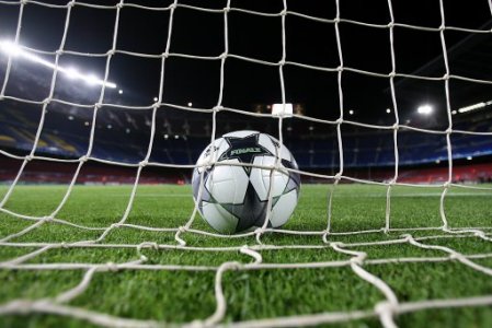 UEFA ameninţă Croaţia şi Serbia că vor fi excluse din competiţii din cauza violenţei fanilor
